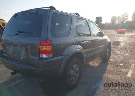 2004 Ford Escape Limited z USA, uszkodzony, nr VIN 1FMCU94184KA49168